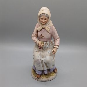 Homco Sculpture in Cream and Purple